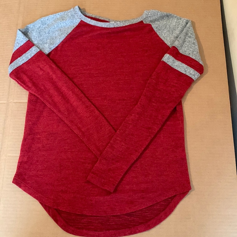 New without tags, very soft red and grey long sleeve shirt size-xs